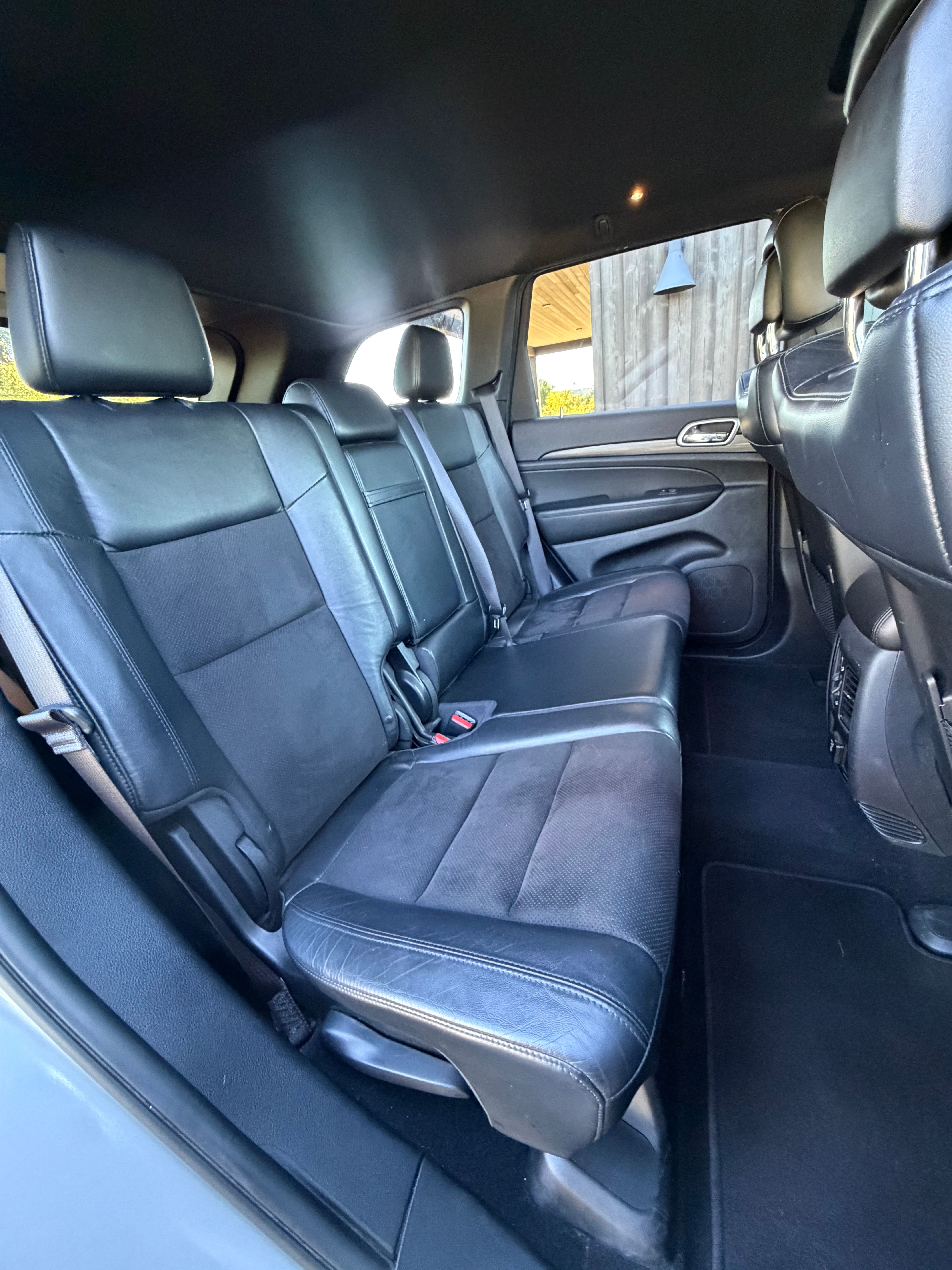 Used 2019 Jeep Grand Cherokee Altitude AWD/4WD image 15