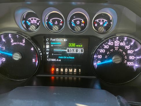 Used 2015 Ford F350 Lariat w/ Lariat Interior Package image 8