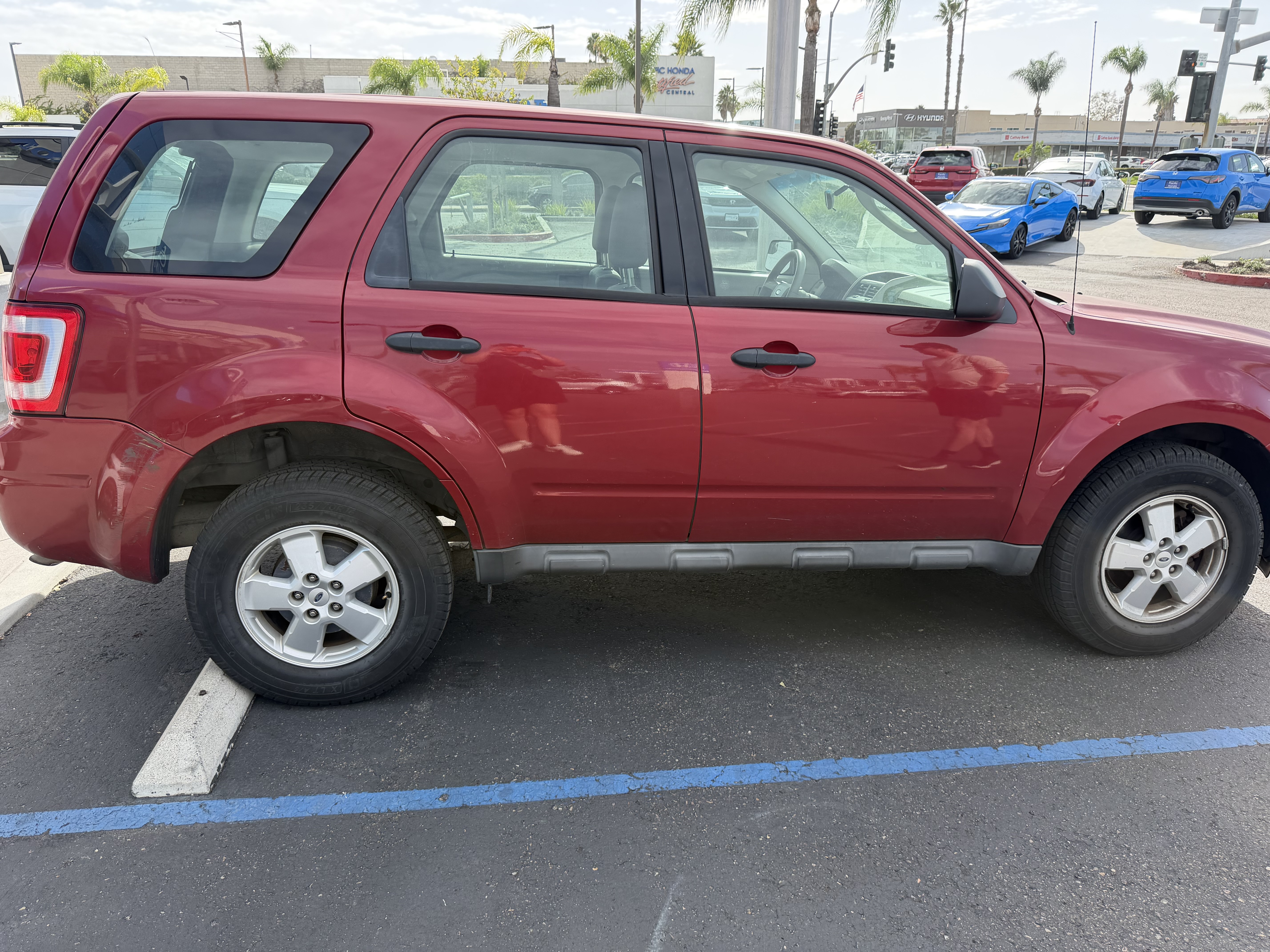 Used 2010 Ford Escape XLS AWD/4WD image 1