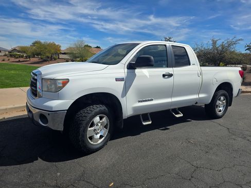 Used 2011 Toyota Tundra 4x4 Double Cab w/ TRD Off-Road Pkg image 5