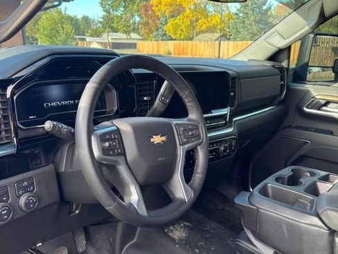 Used 2025 Chevrolet Silverado 2500 LT image 10