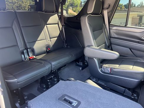 Used 2021 GMC Yukon SLT w/ Rear Media and Nav Package image 6