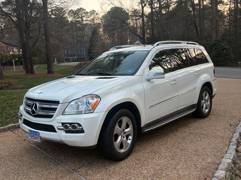 Used 2011 Mercedes-Benz GL 450 4MATIC image 2