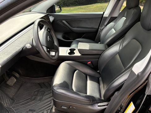 Used 2021 Tesla Model Y Long Range image 12