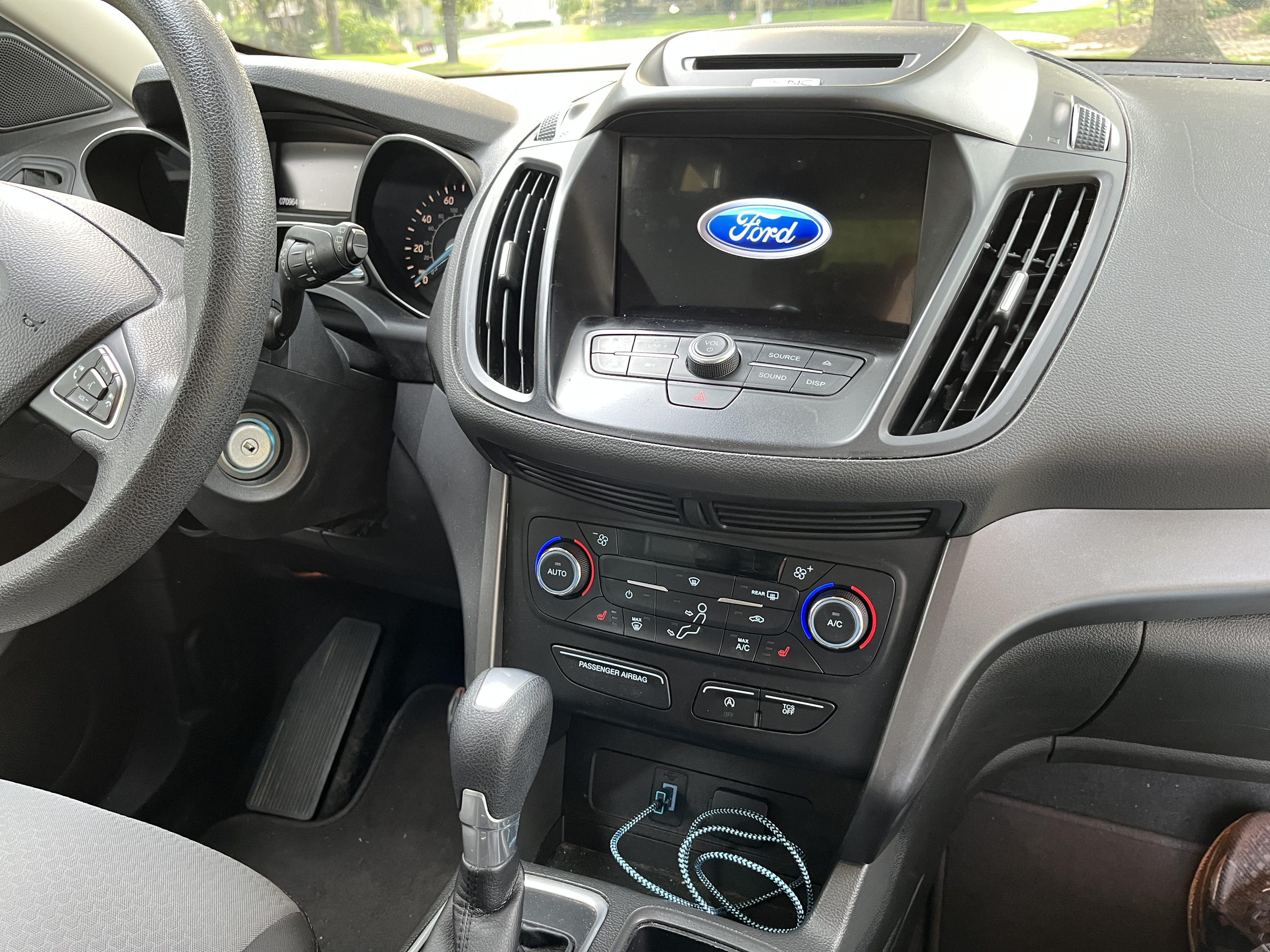 Used 2017 Ford Escape SE w/ Equipment Group 201A FWD image 11