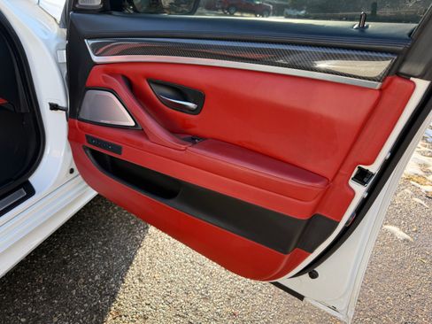 Used 2015 BMW M5 image 17