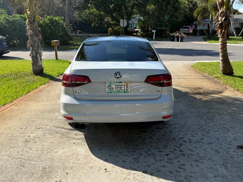 Used 2017 Volkswagen Jetta S image 2