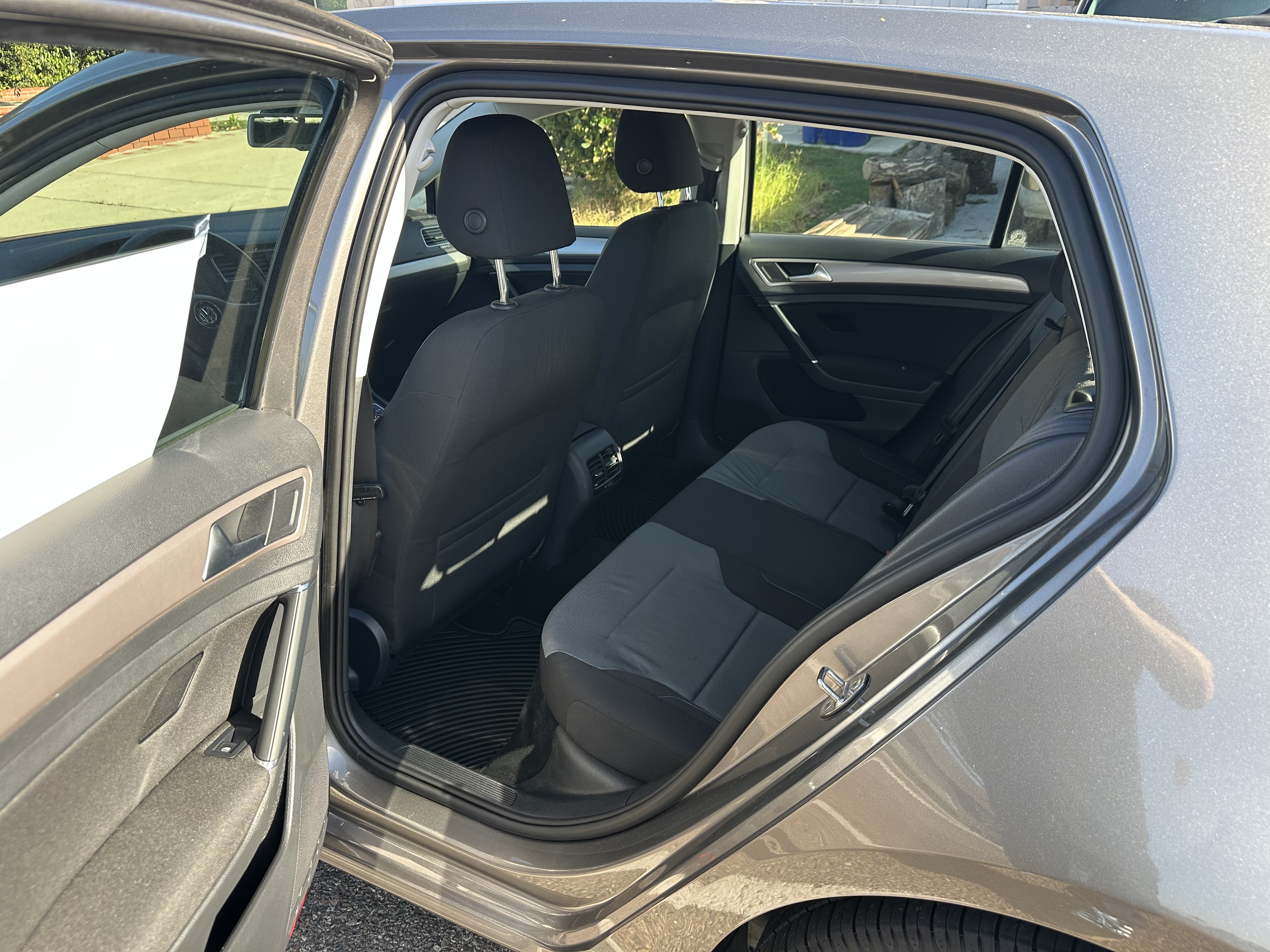 Used 2015 Volkswagen e-Golf Limited Edition FWD image 10