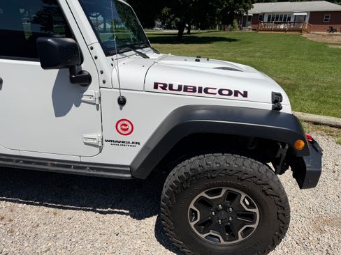 Used 2017 Jeep Wrangler Unlimited Rubicon AWD/4WD image 25
