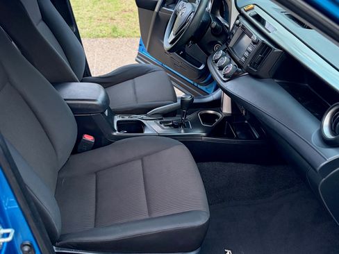 Used 2017 Toyota RAV4 LE image 12