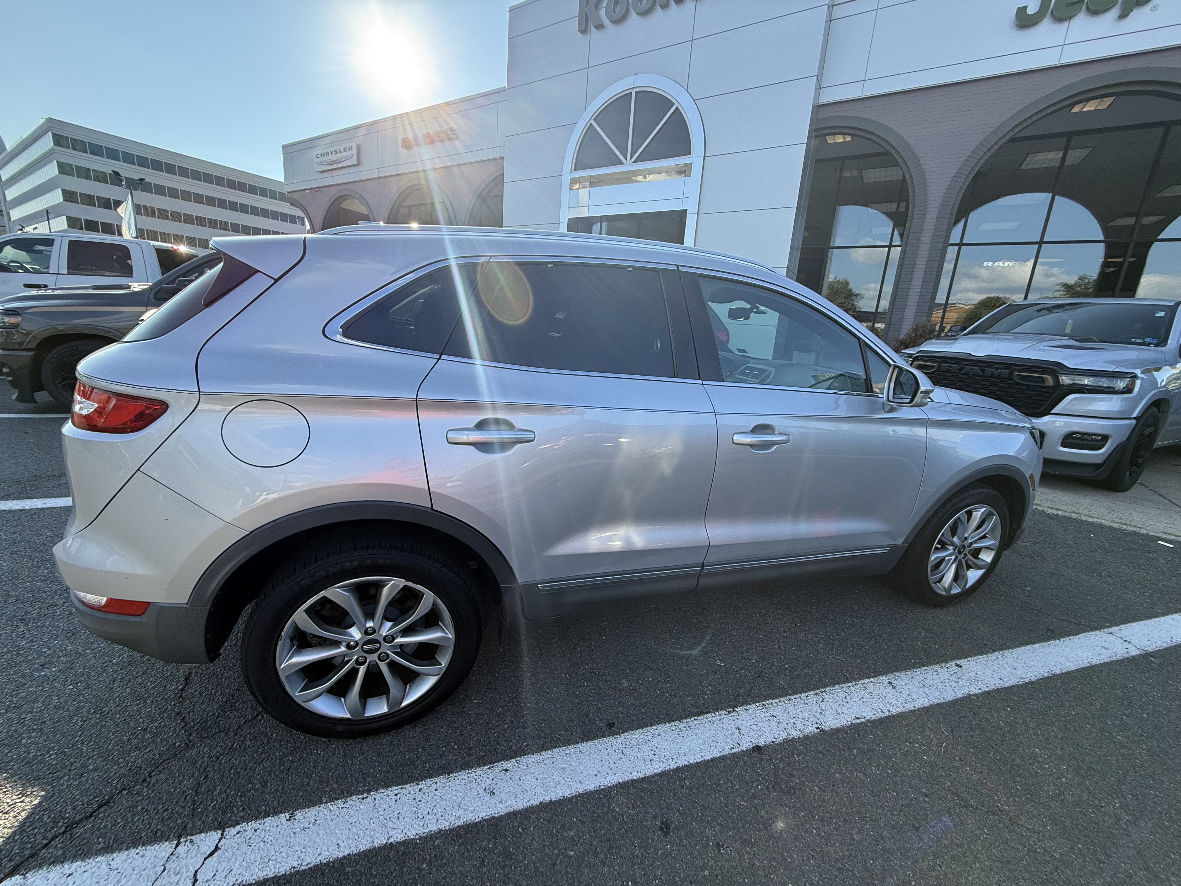 Used 2017 Lincoln MKC Select w/ Select Plus Package FWD image 4