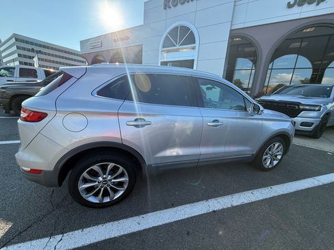 Used 2017 Lincoln MKC Select w/ Select Plus Package FWD image 4