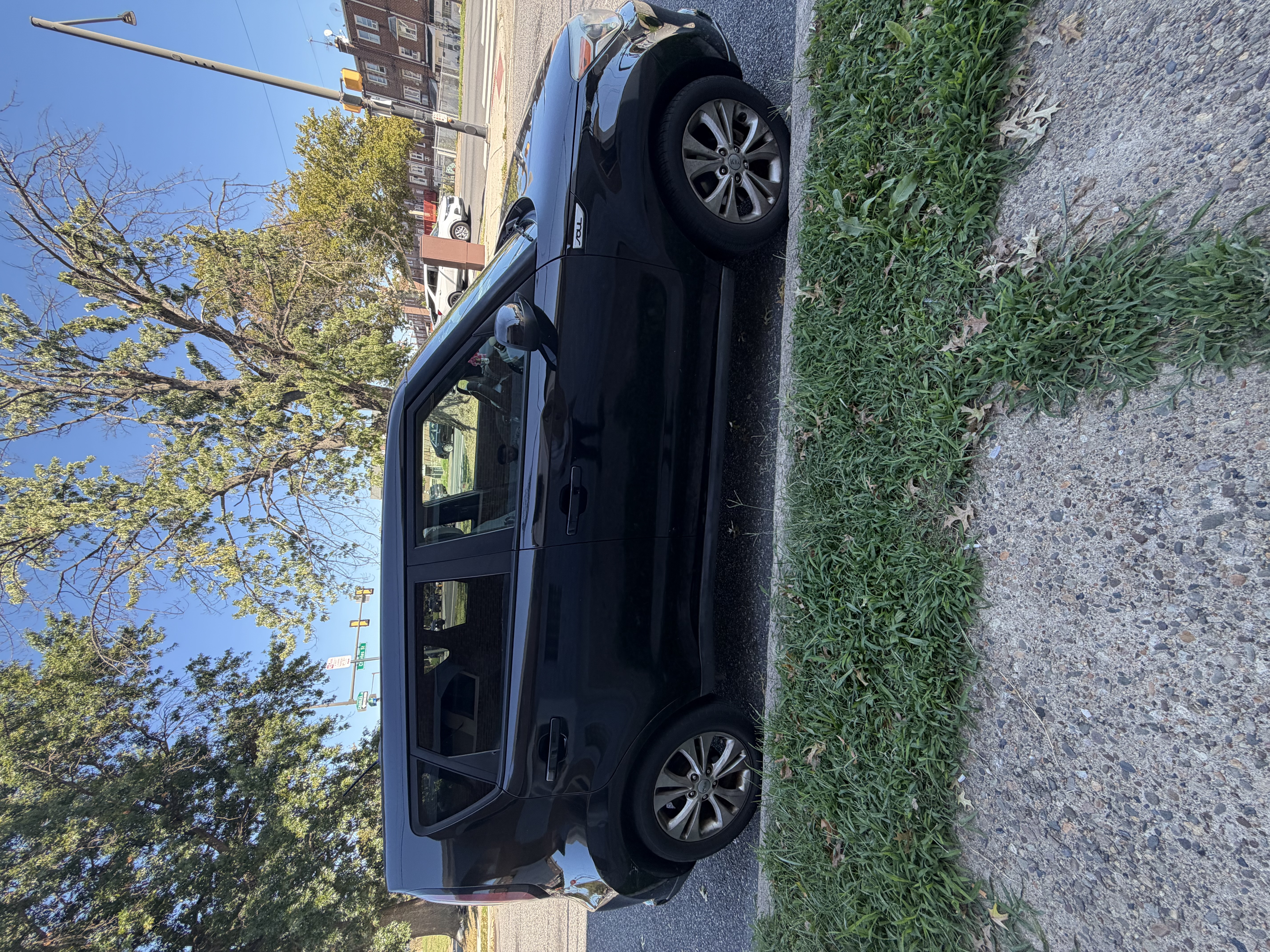 Used 2016 Kia Soul + FWD image 11