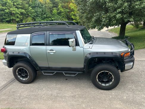 Used 2012 Toyota FJ Cruiser 4WD w/ Upgrade Pkg image 1