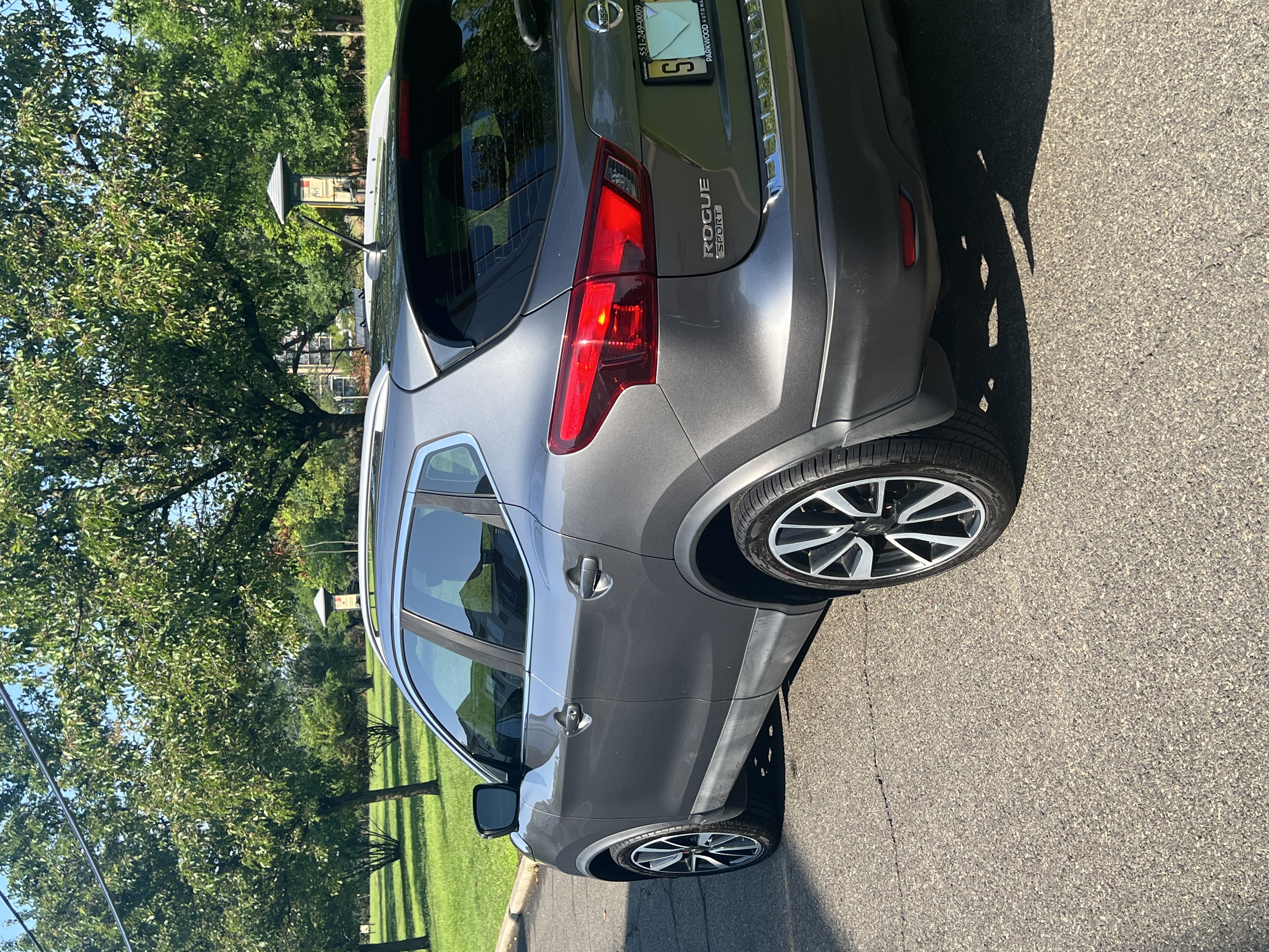 Used 2017 Nissan Rogue Sport SL AWD/4WD image 4