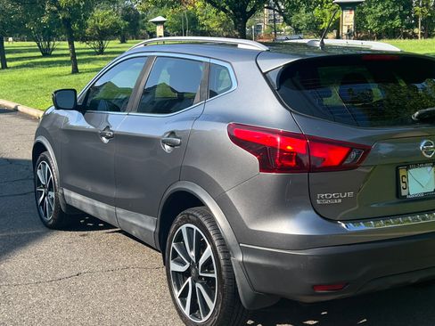 Used 2017 Nissan Rogue Sport SL AWD/4WD image 4