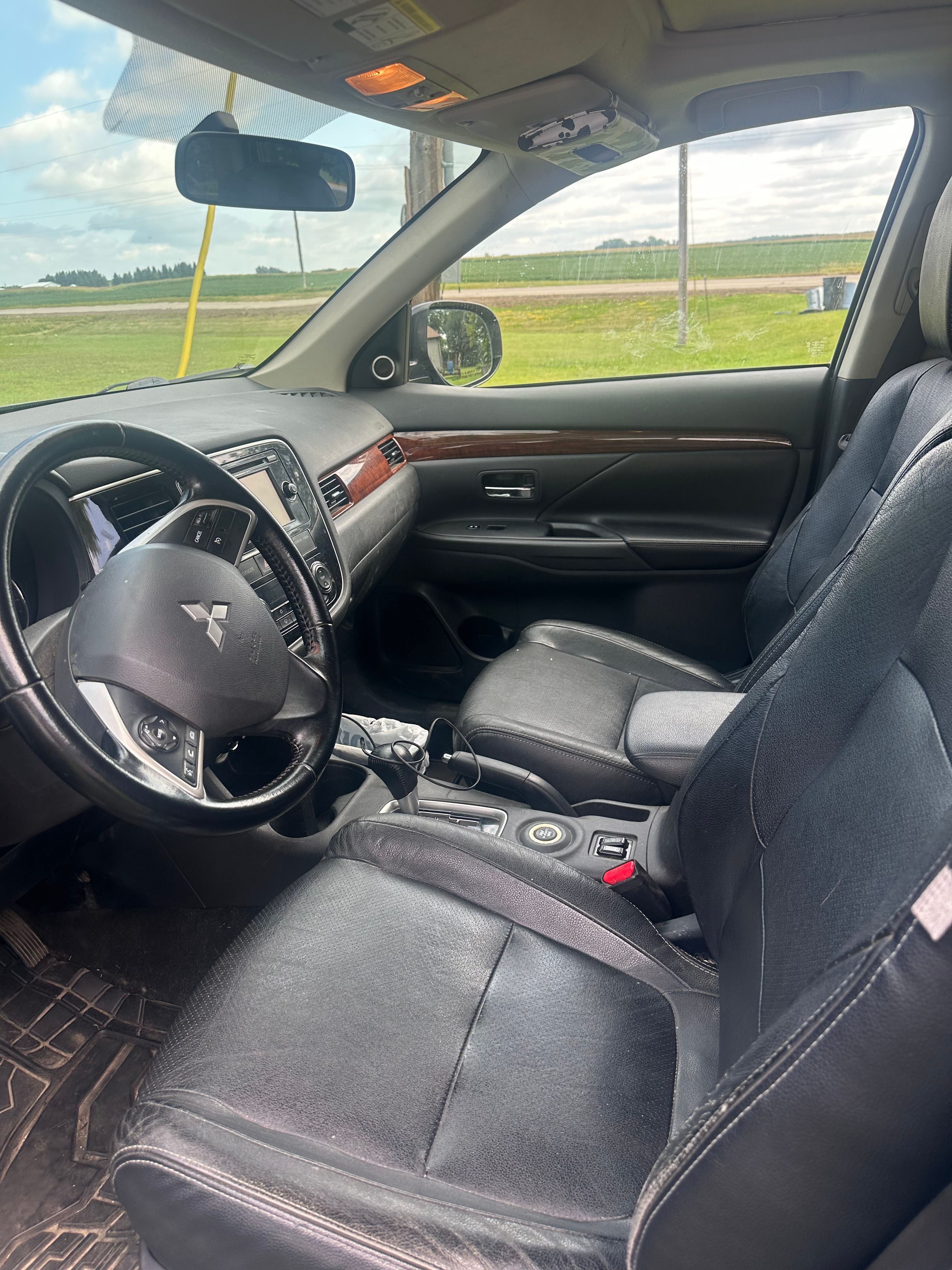 Used 2015 Mitsubishi Outlander SE AWD/4WD image 9