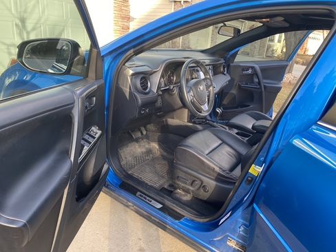 Used 2016 Toyota RAV4 SE image 10