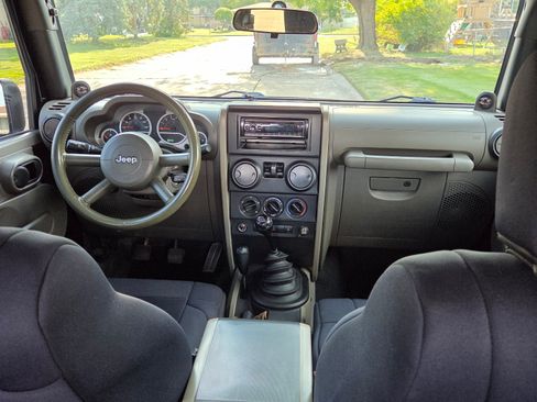 Used 2007 Jeep Wrangler Sahara w/ Dual Top Group AWD/4WD image 9