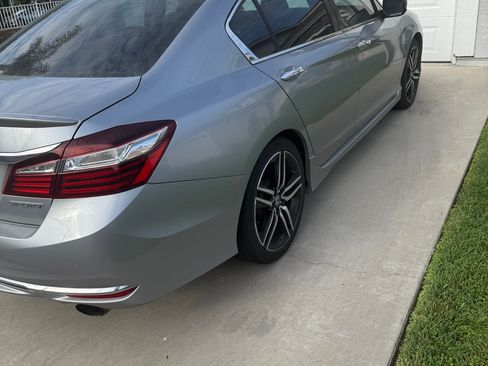 Used 2017 Honda Accord Sport image 4