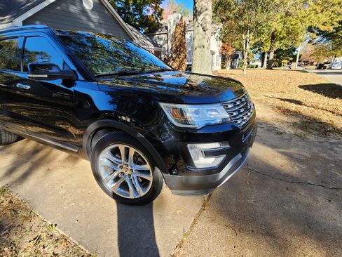 Used 2017 Ford Explorer Limited w/ Equipment Group 301A image 2