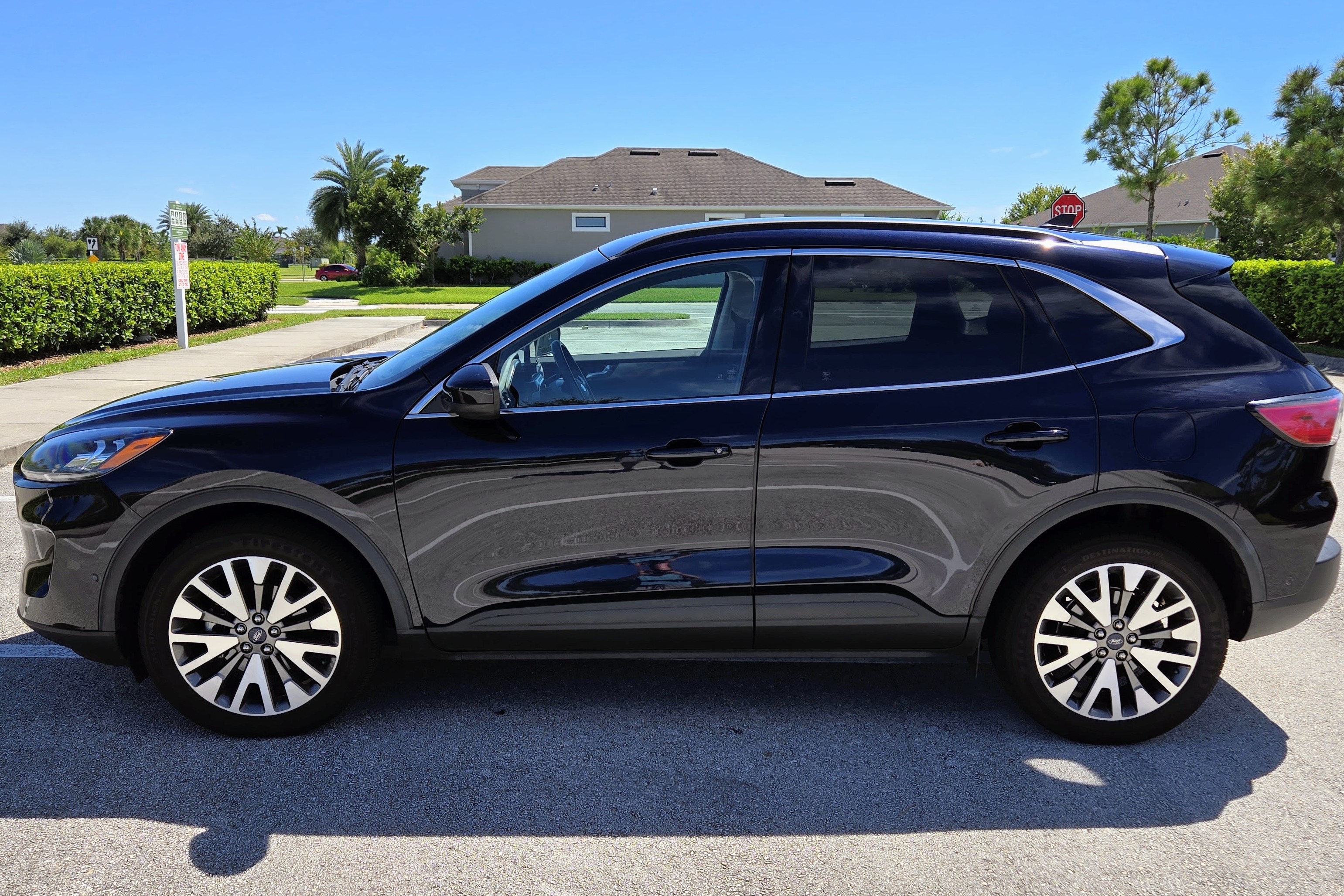 Used 2021 Ford Escape Titanium AWD/4WD image 8