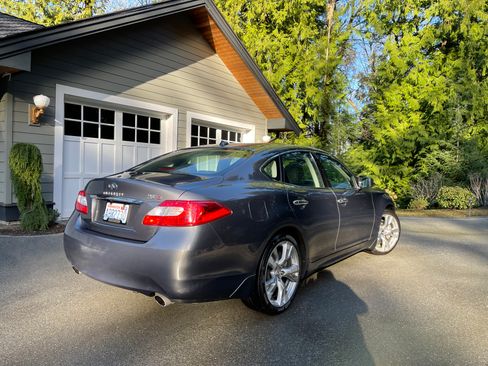 Used 2011 INFINITI M37 w/ Sport Pkg RWD image 8