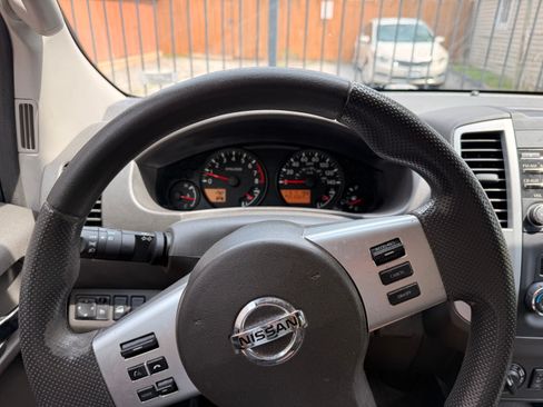 Used 2014 Nissan Frontier SV w/ SV Value Truck Package AWD/4WD image 11