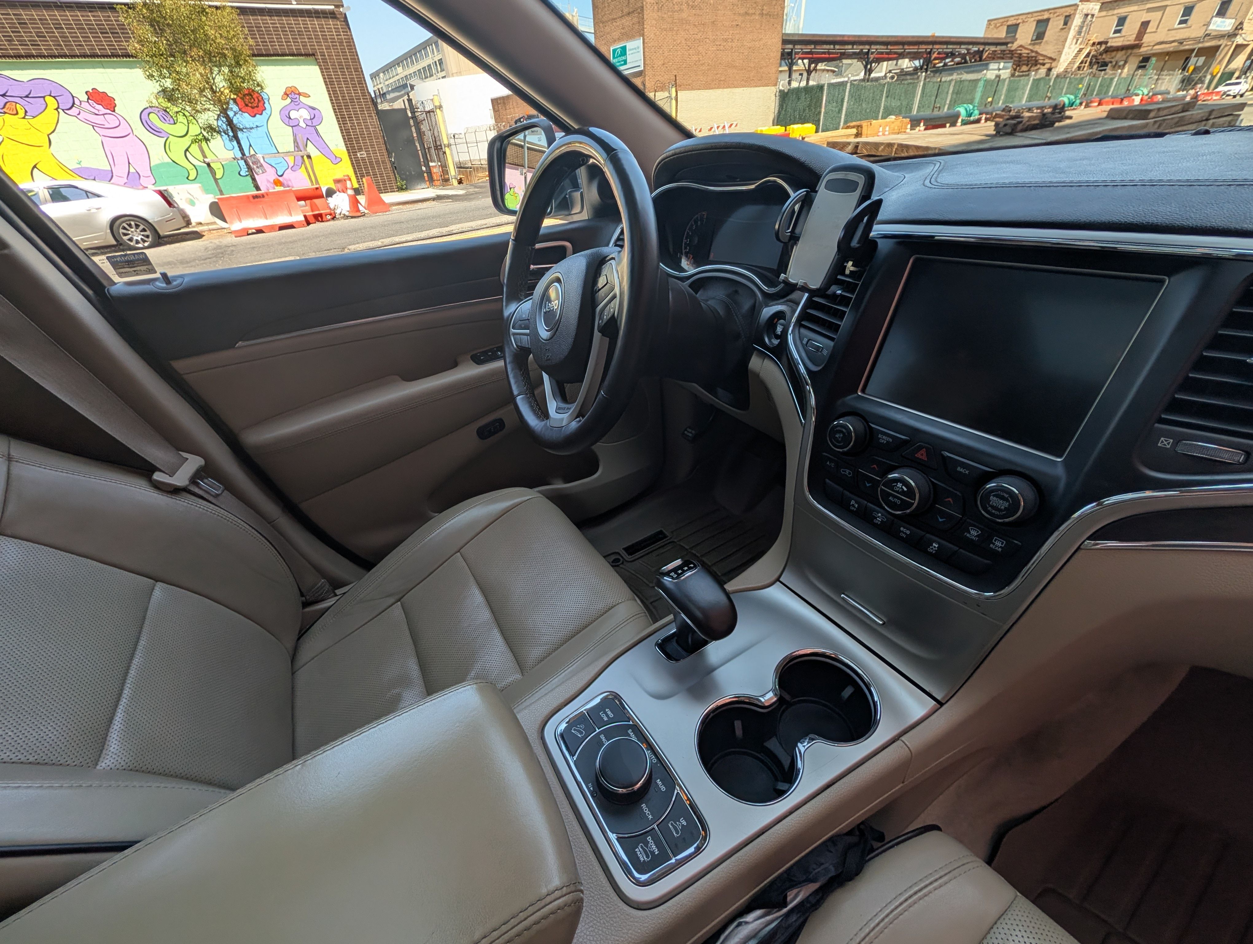 Used 2015 Jeep Grand Cherokee Overland w/ Advanced Technology Group AWD/4WD image 13