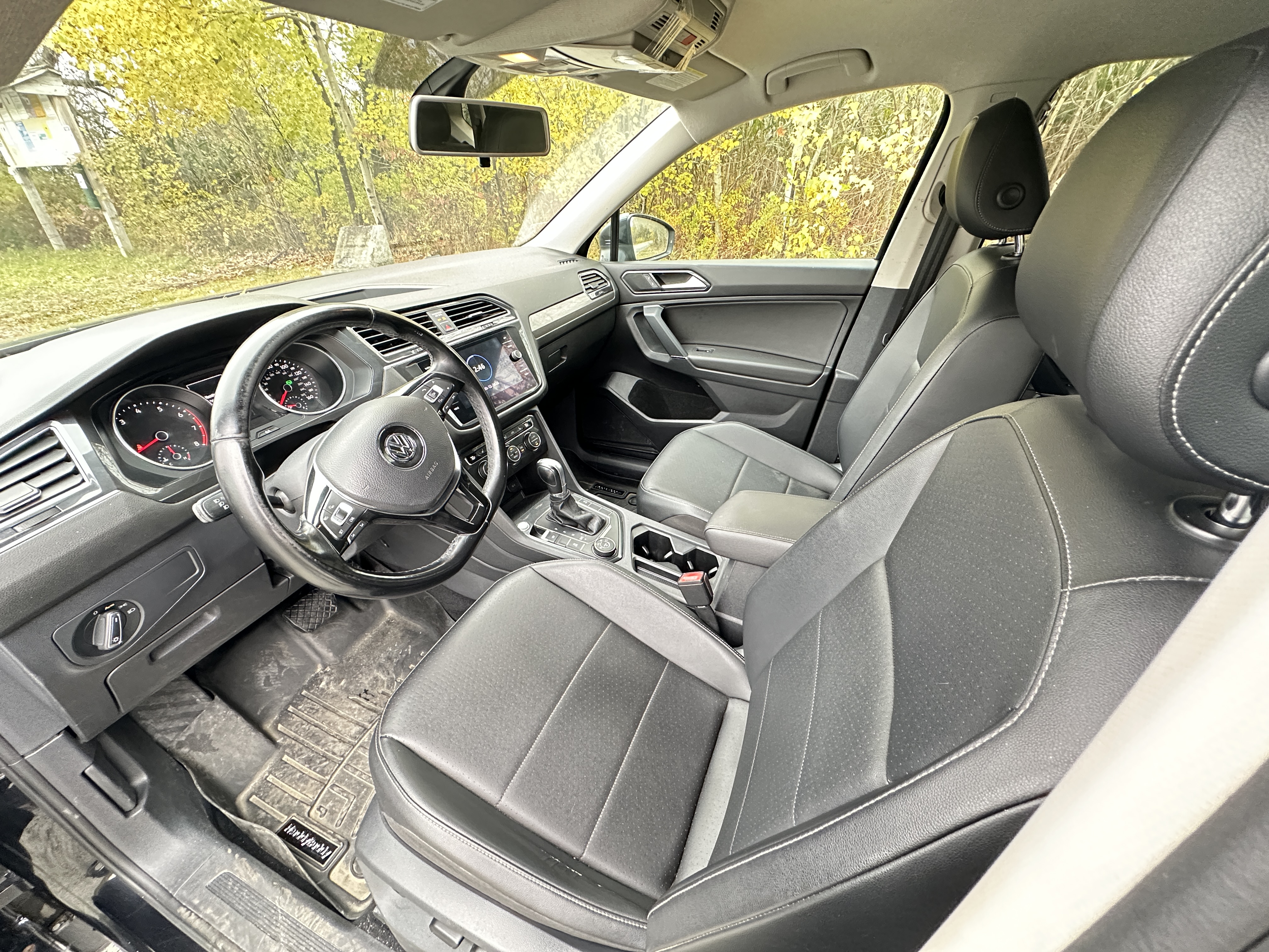 Used 2018 Volkswagen Tiguan SE AWD/4WD image 15
