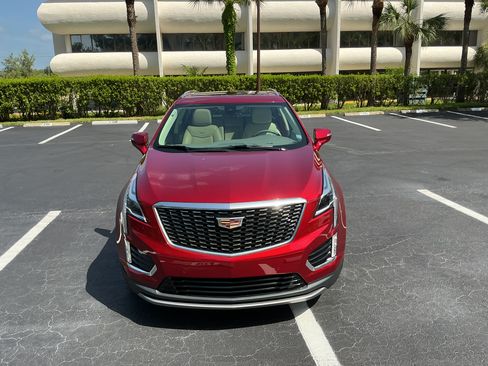 Used 2021 Cadillac XT5 Premium Luxury FWD image 2