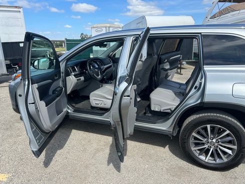 Used 2019 Toyota Highlander XLE image 9