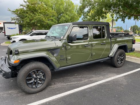 Used 2023 Jeep Gladiator Sport AWD/4WD image 4