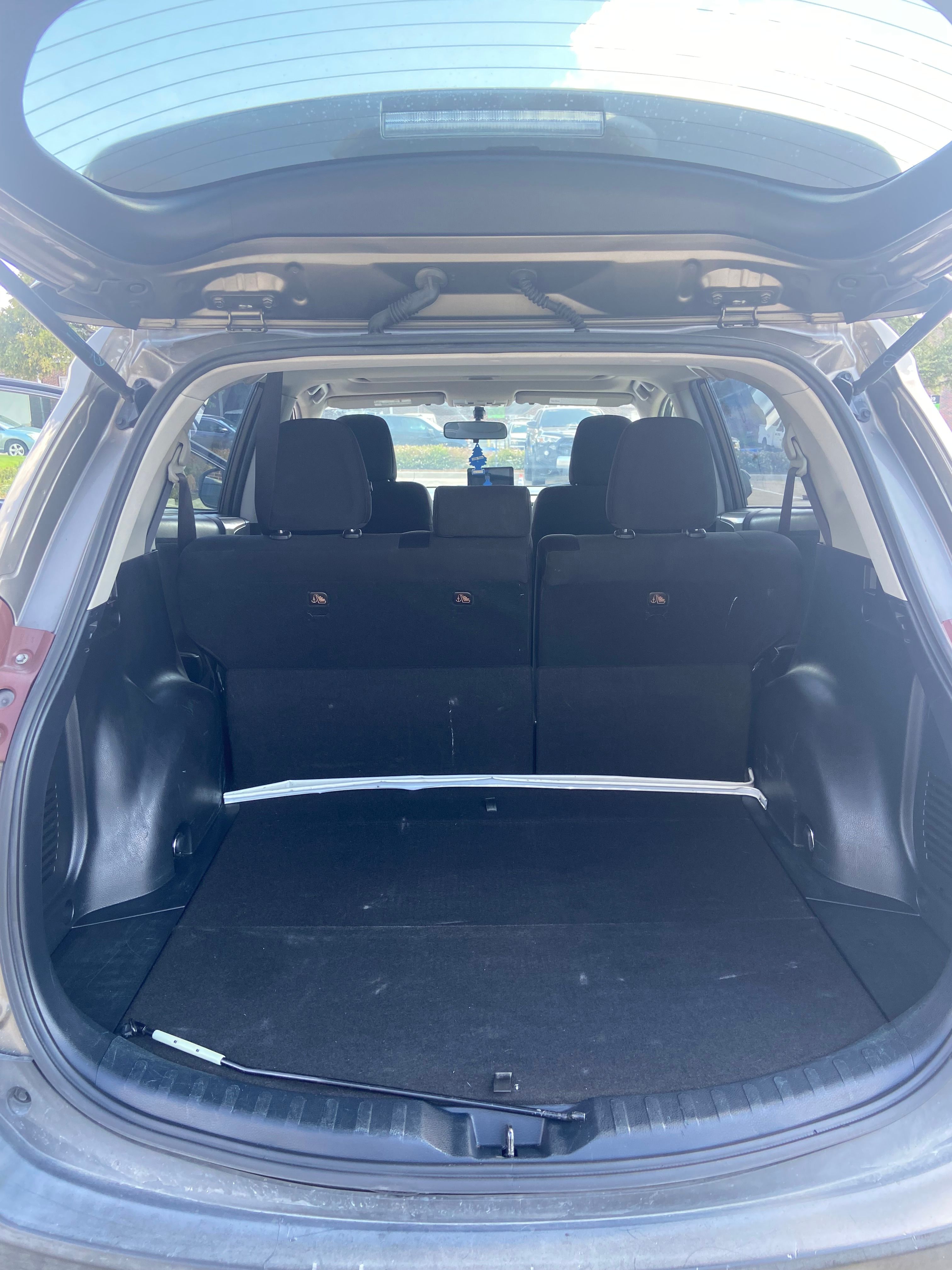 Used 2013 Toyota RAV4 XLE FWD image 6