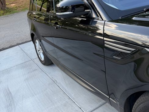 Used 2016 Land Rover Range Rover Sport SE image 15