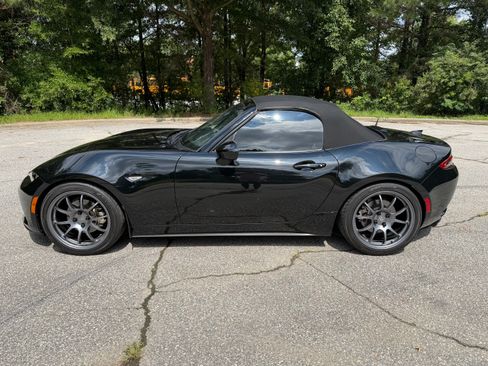 Used 2020 MAZDA MX-5 Miata Grand Touring RWD image 10