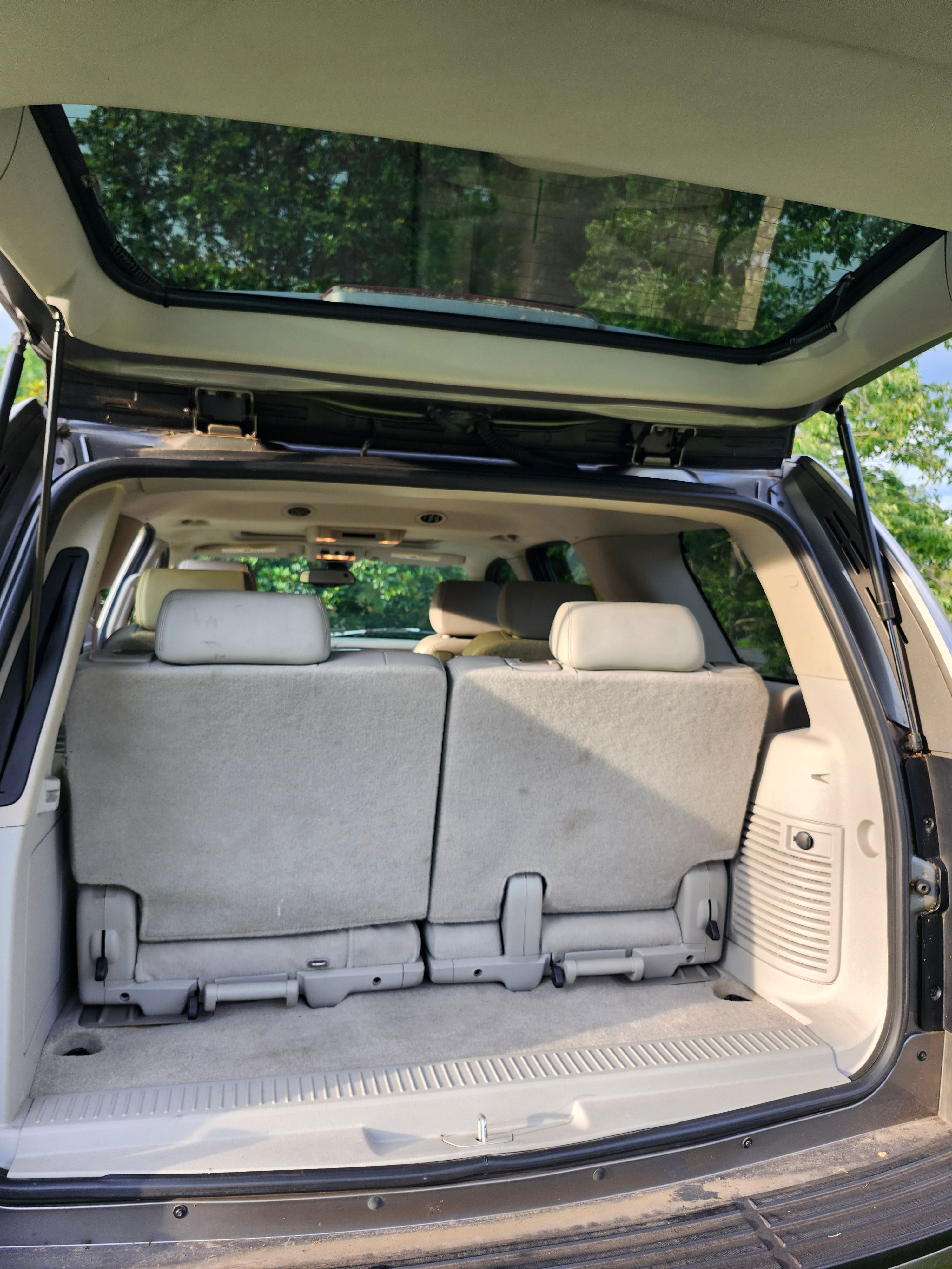 Used 2007 Chevrolet Tahoe LTZ w/ LTZ Preferred Equipment Group RWD image 11