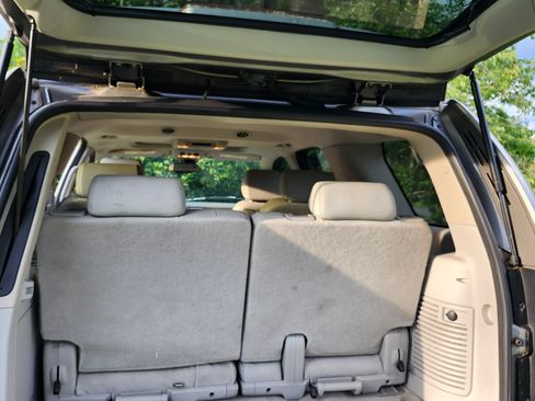 Used 2007 Chevrolet Tahoe LTZ w/ LTZ Preferred Equipment Group RWD image 11