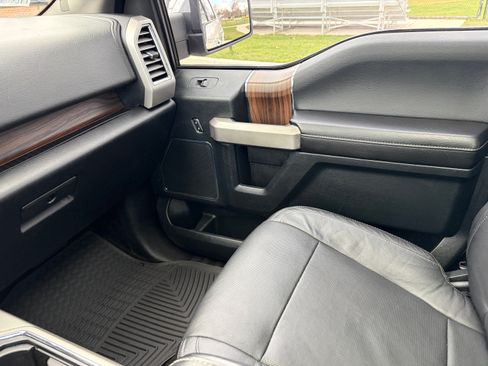 Used 2015 Ford F150 Lariat image 14