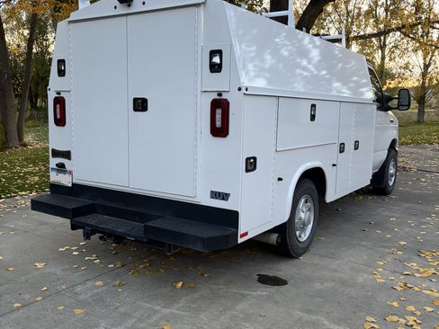 Used 2022 Ford E-350 and Econoline 350 Super Duty w/ Power Windows & Locks Group image 16