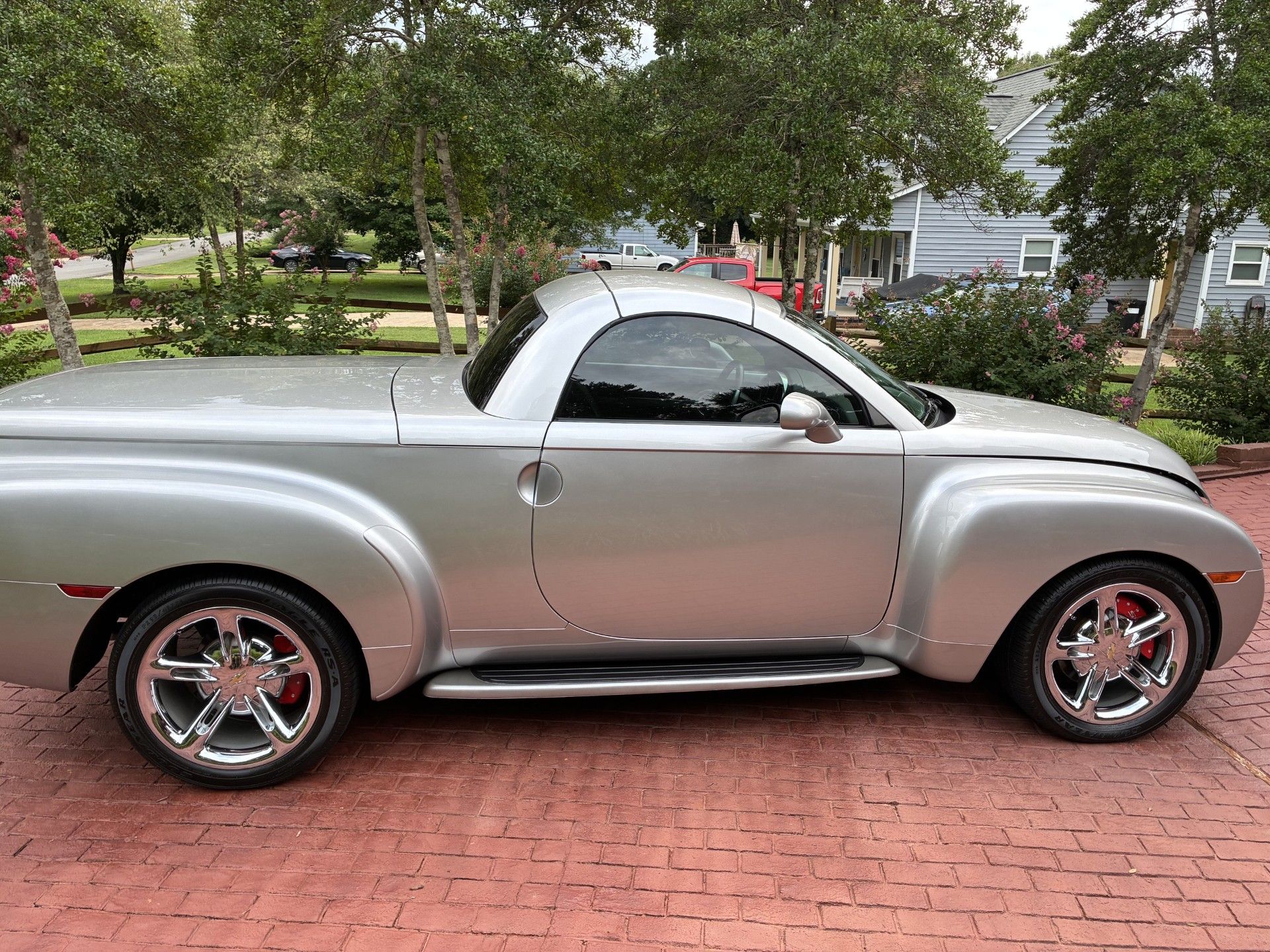 Used 2005 Chevrolet SSR w/ Preferred Equipment Group RWD image 4