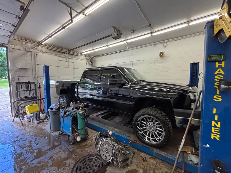 Used 2004 Chevrolet Silverado 2500 LT w/ Heavy-Duty Power Package AWD/4WD image 9