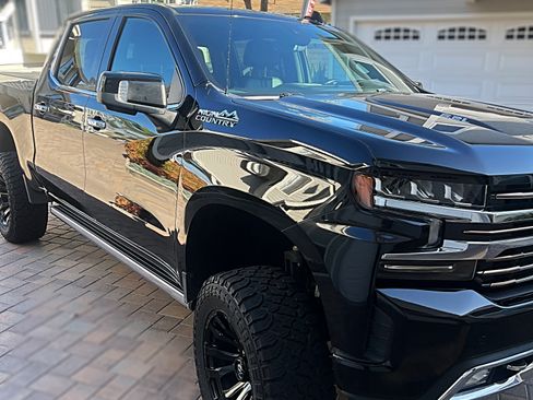 Used 2020 Chevrolet Silverado 1500 High Country w/ Technology Package image 6