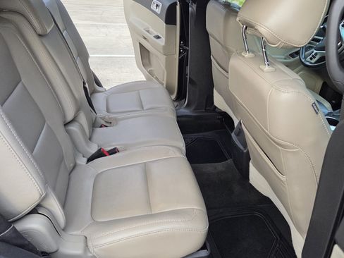 Used 2014 Ford Explorer XLT w/ Equipment Group 202A image 14