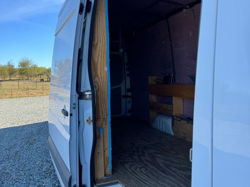 Used 2017 Mercedes-Benz Sprinter 2500 image 11