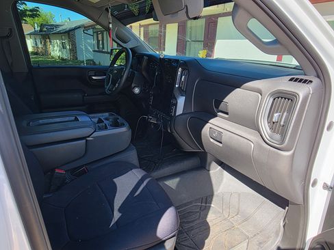 Used 2022 Chevrolet Silverado 1500 Custom w/ LPO, Blackout Package RWD image 4