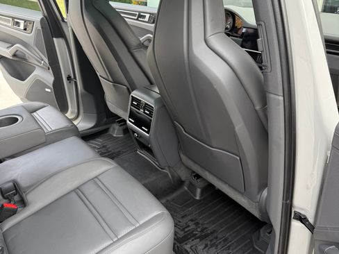 Used 2022 Porsche Cayenne E-Hybrid image 26