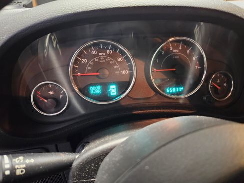 Used 2015 Jeep Wrangler Rubicon w/ Power Convenience Group image 6