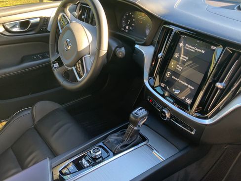 Used 2020 Volvo V60 T6 R-Design image 13