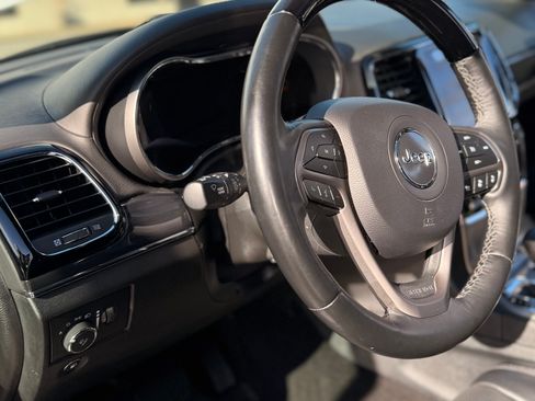 Used 2019 Jeep Grand Cherokee Overland image 9